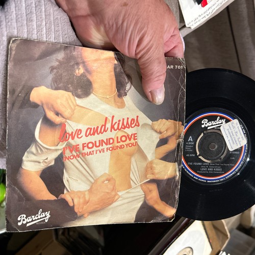 Love and kisses ve - and,