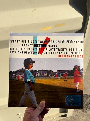Twenty one pilots - pilots, regional